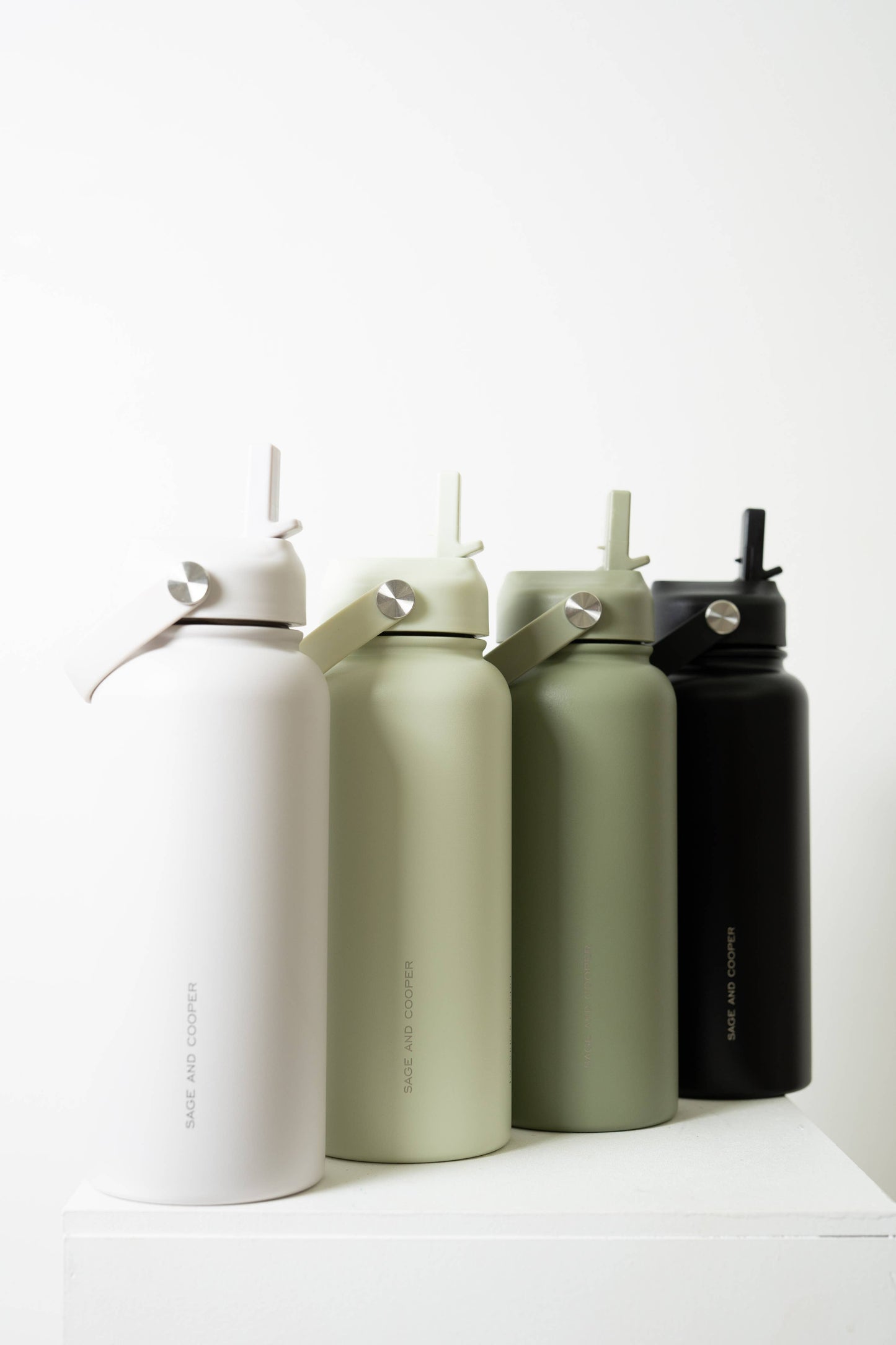 The Sage & Cooper Insulated Drink Bottle: Olive