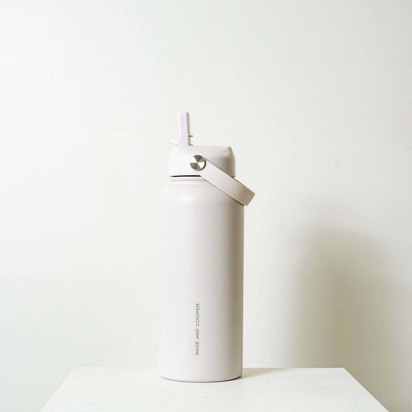 The Sage & Cooper Insulated Drink Bottle: Olive