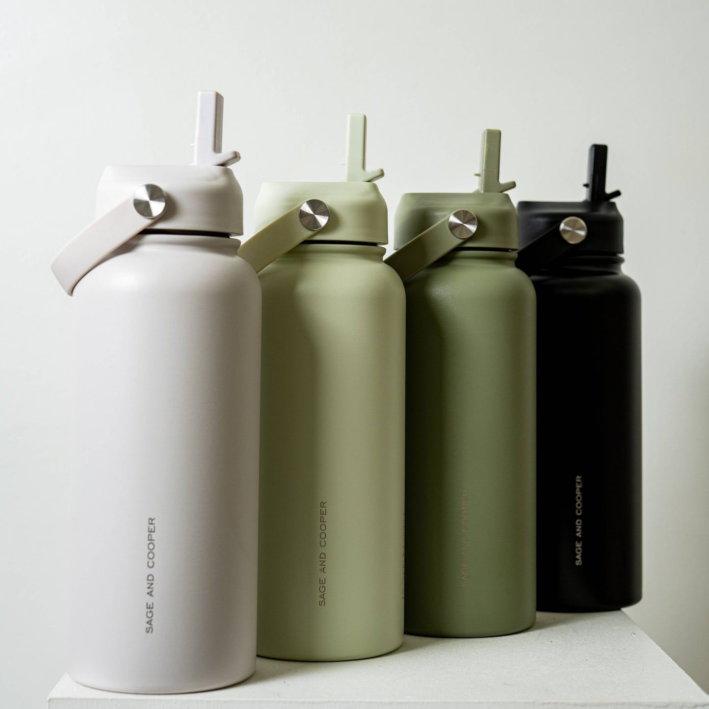 The Sage & Cooper Insulated Drink Bottle: Olive