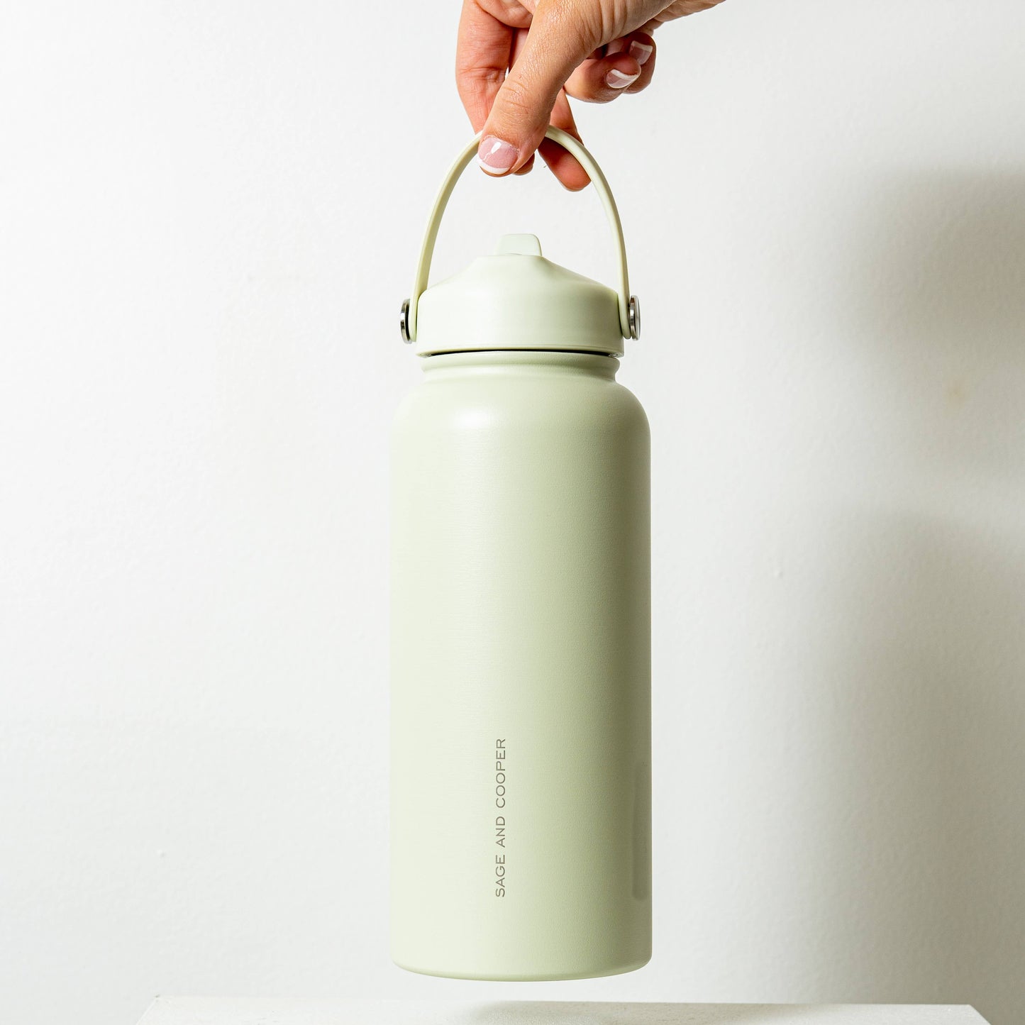 The Sage & Cooper Insulated Drink Bottle: Olive