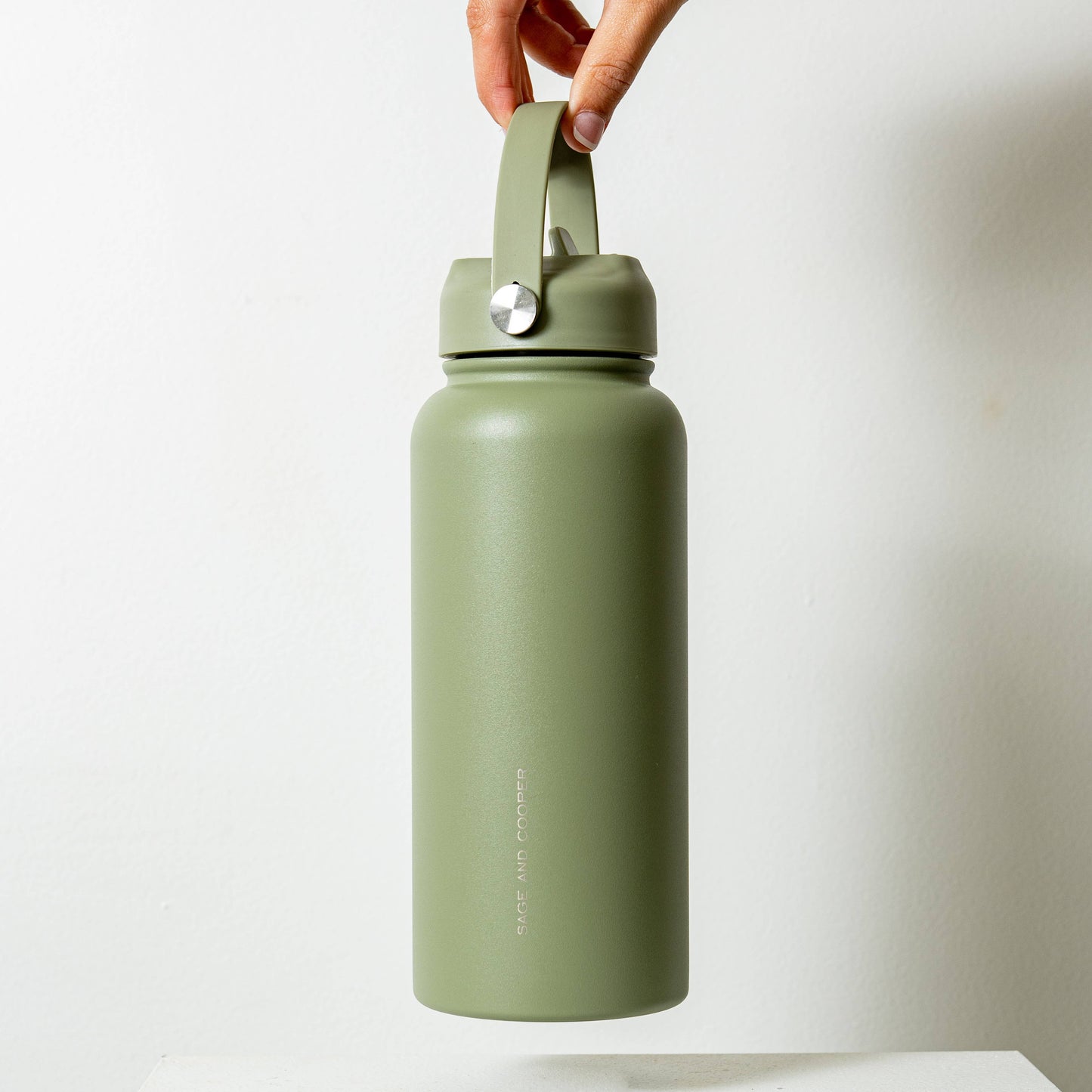 The Sage & Cooper Insulated Drink Bottle: Olive