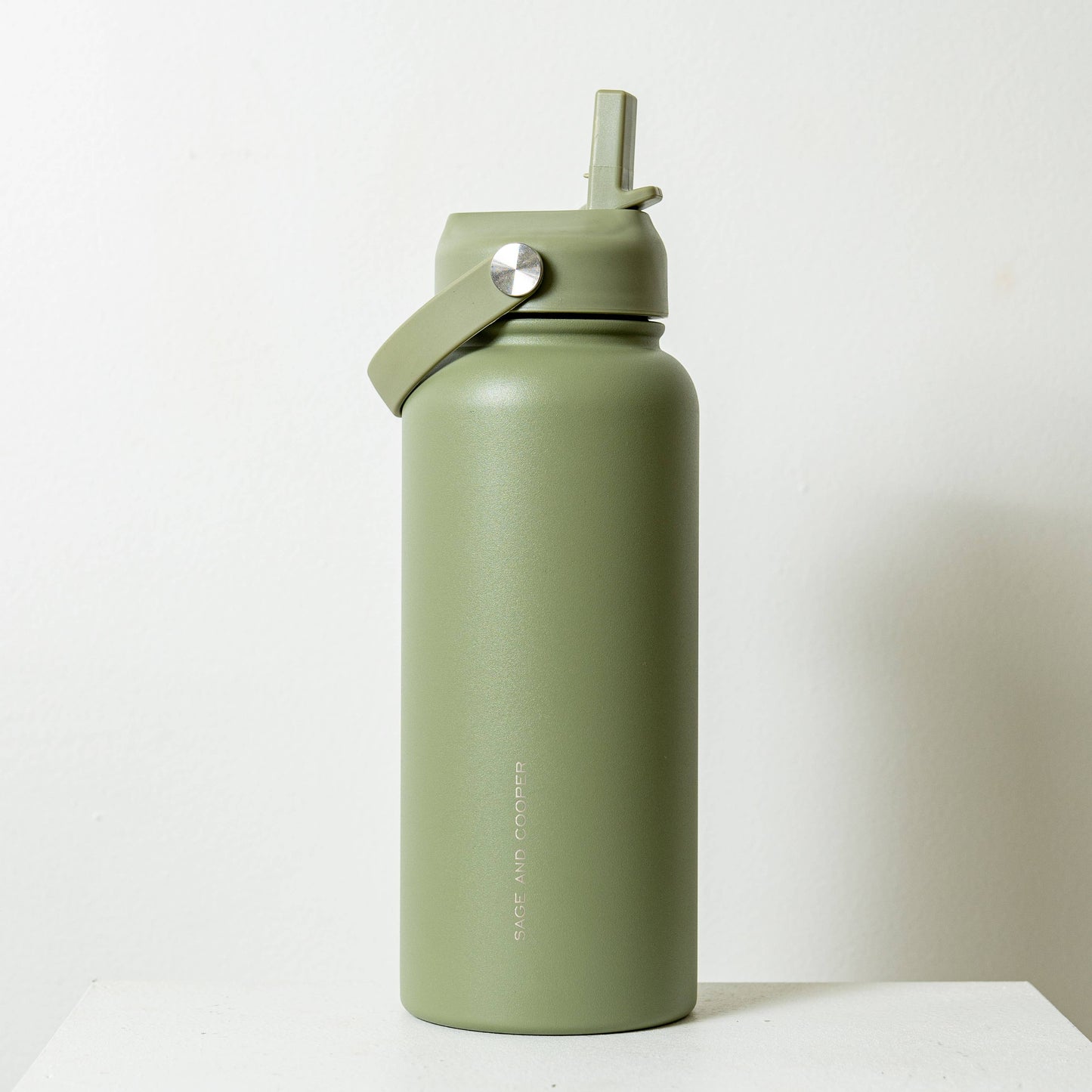 The Sage & Cooper Insulated Drink Bottle: Olive